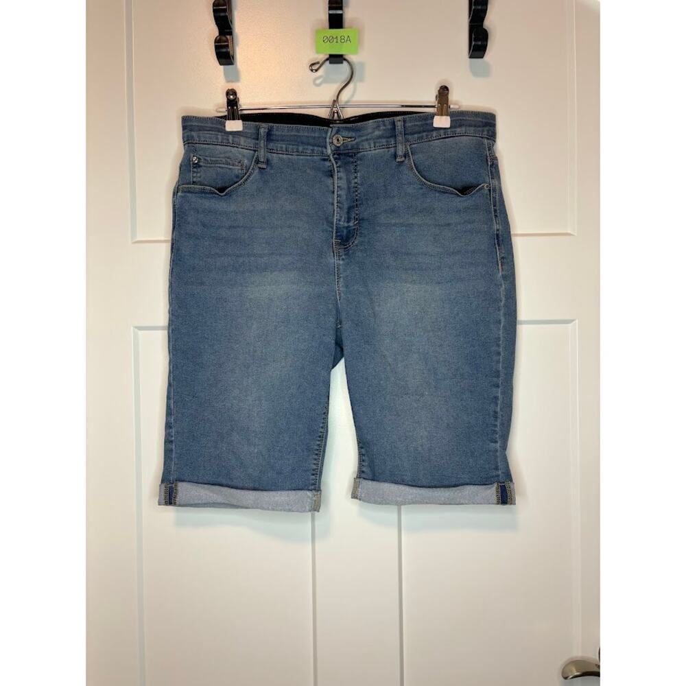 Curve Appeal Blue Denim Jean Shorts Size 14/32